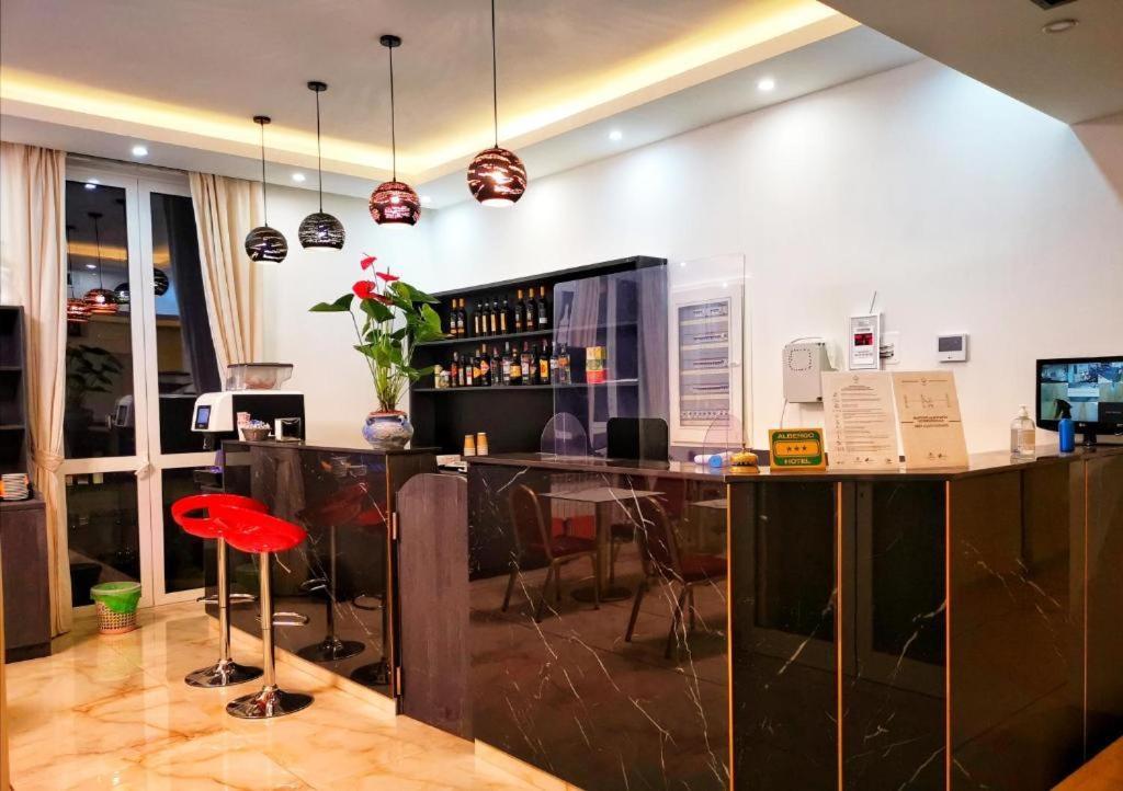 Guesthouse Central Station Group - Via Sammartini 15 มิลาน ภายนอก รูปภาพ